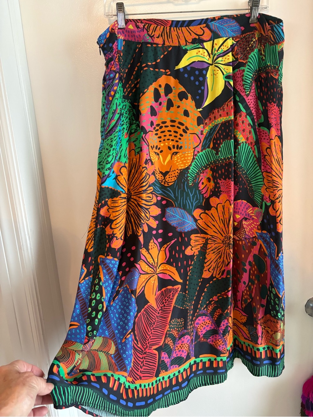 FARM RIO Black COOL LEOPARD MIDI Skirt! Bold Colorful floral & Animal print. XL - Picture 3 of 10